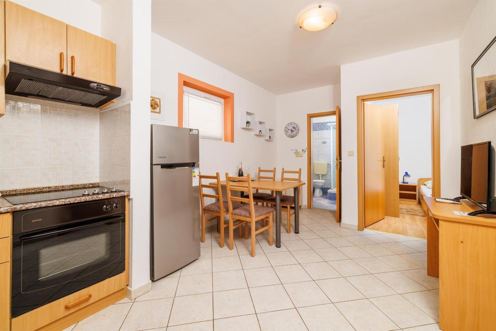 Apartment Julija Повіле Екстер'єр фото
