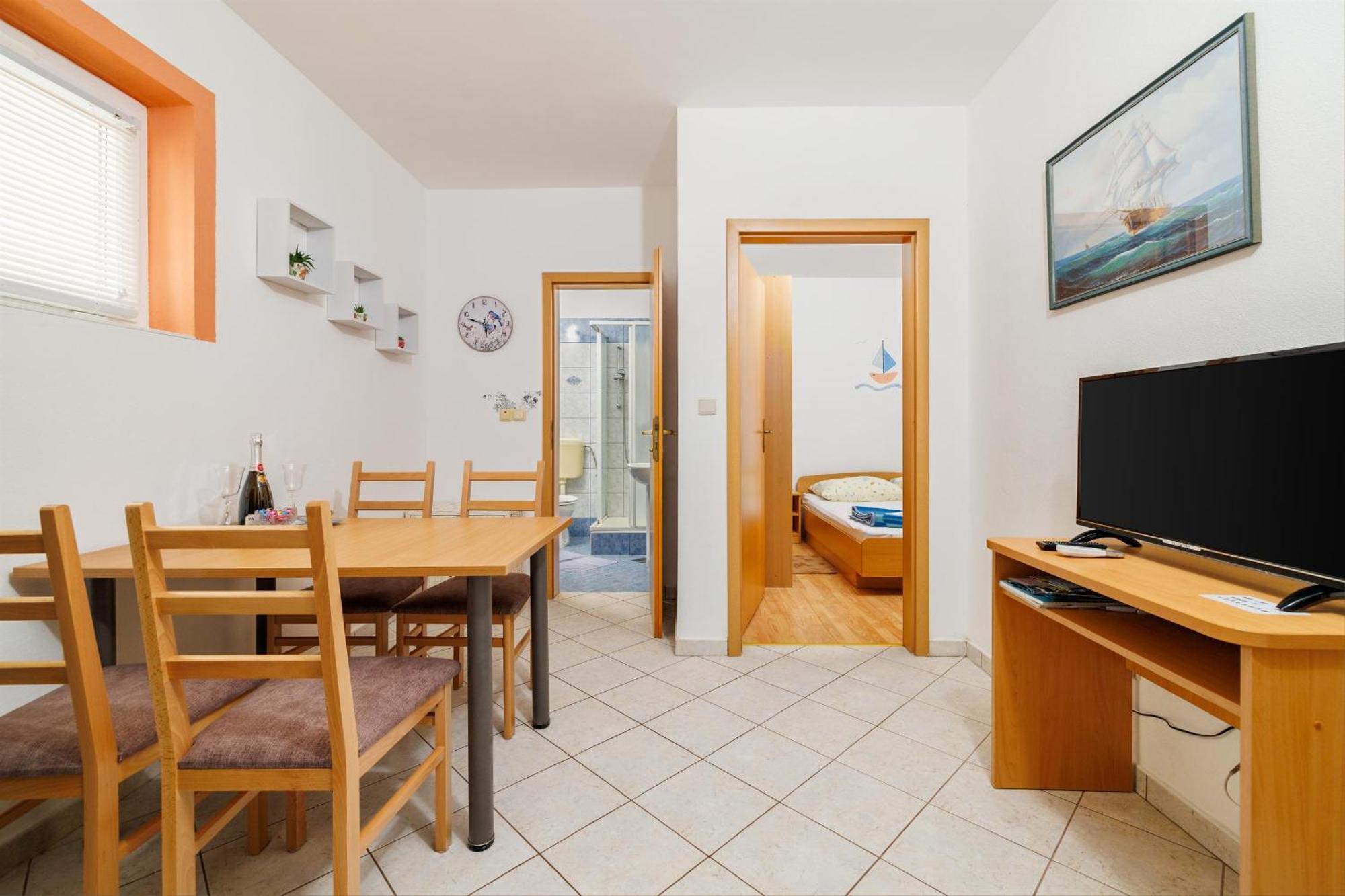 Apartment Julija Повіле Екстер'єр фото
